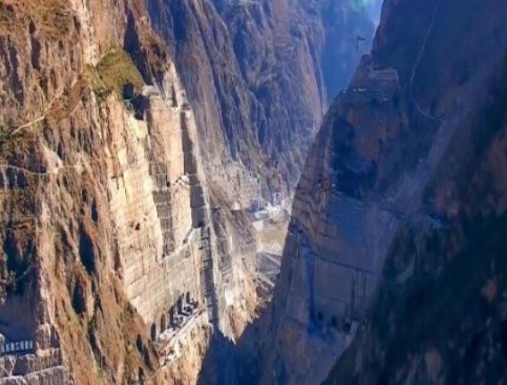 為建烏東德水電站，在峽谷底部挖90米深洞穴，用來(lái)干嘛的？