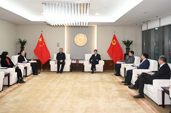 舒印彪、鄧建玲會(huì)見(jiàn)華北電力大學(xué)校長(zhǎng)楊勇平