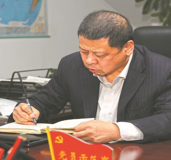 有他在，大家心里就有底了——記國(guó)家電網(wǎng)有限公司特等勞動(dòng)模范汪波