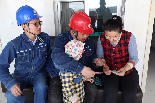 阿拉善電業(yè)局電力宣傳進(jìn)家門(mén)，客戶服務(wù)零距離