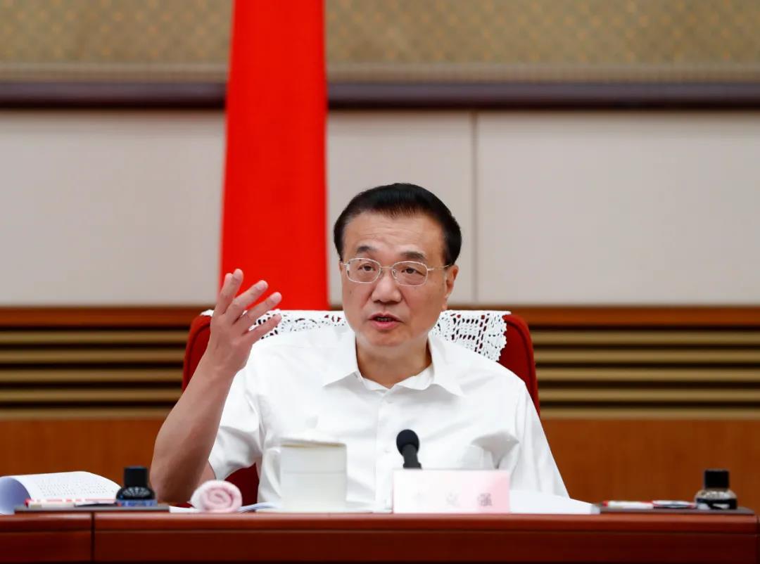 李克強(qiáng)：發(fā)揮西部風(fēng)、光、水電等優(yōu)勢 建大型清潔能源基地