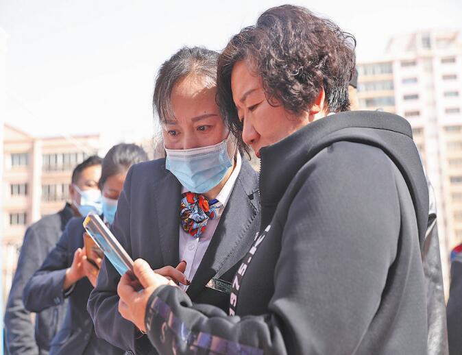 國網青海電力不動產與用電業(yè)務聯合過戶 客戶少跑腿
