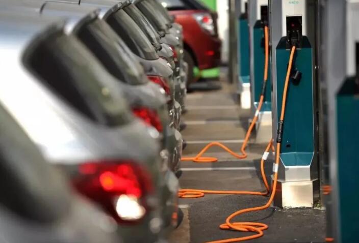 油價漲怕了，電動車主也笑不出