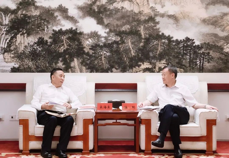 宋海良孫洪水與中國融通集團(tuán)董事長溫剛、總經(jīng)理馬正武座談