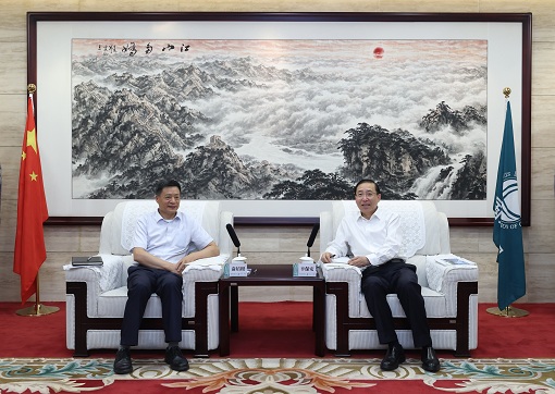 國家電網(wǎng)有限公司董事長、黨組書記辛保安與東方電氣集團(tuán)董事長俞培根會談