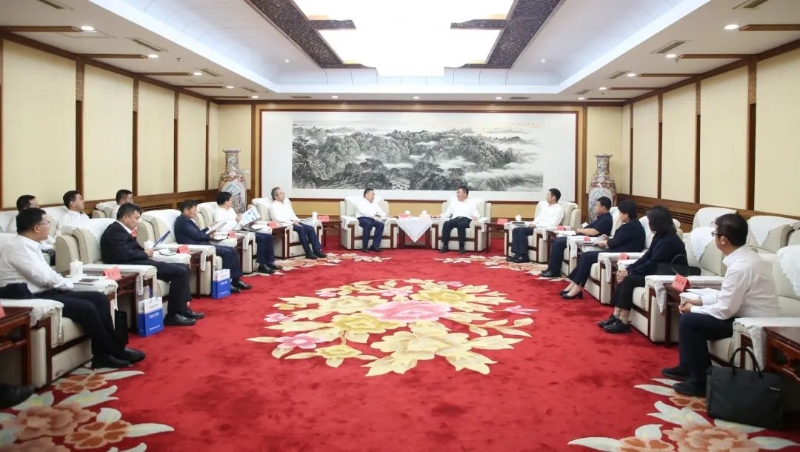 宋海良與內(nèi)蒙古自治區(qū)黨委常委、呼和浩特市委書記包鋼座談