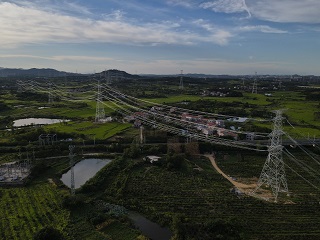 這項(xiàng)工程投產(chǎn)送電，將提高湖北省西電東送通道送電能力