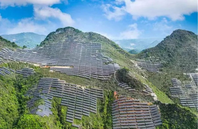 全國首例！吉電股份“大容量、高坡度”集中式山地光伏項(xiàng)目并網(wǎng)