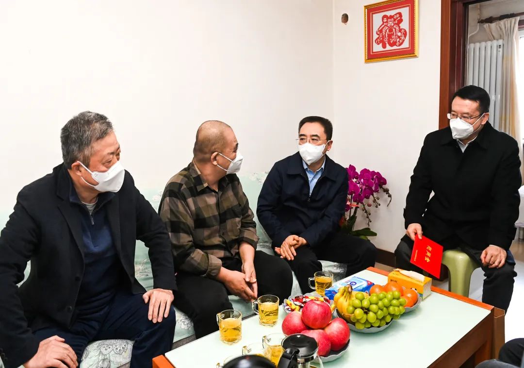 鄒磊、劉明勝走訪慰問(wèn)退休老領(lǐng)導(dǎo)、勞模遺屬、困難黨員群眾