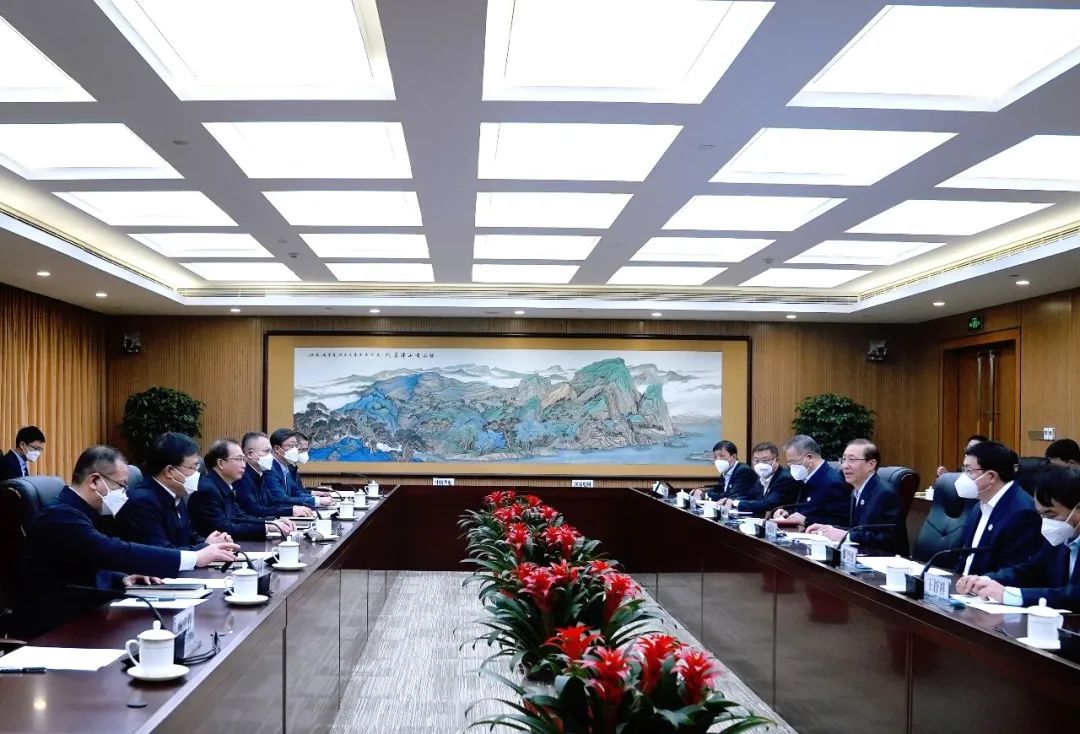 華電集團董事長江毅、總經(jīng)理葉向東與國家電網(wǎng)董事長辛保安、總經(jīng)理張智剛舉行會談