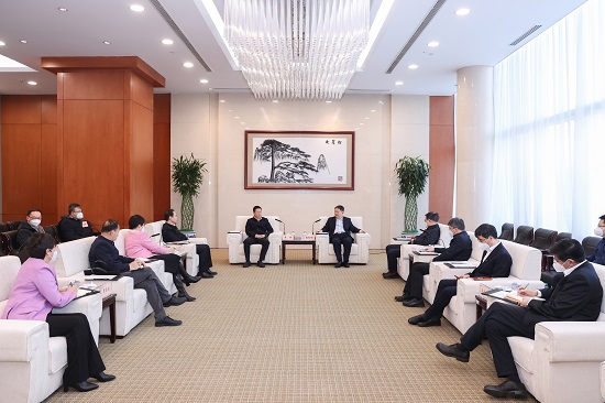 溫樞剛鄧建玲會(huì)見鄂爾多斯市委書記李理、市長杜匯良