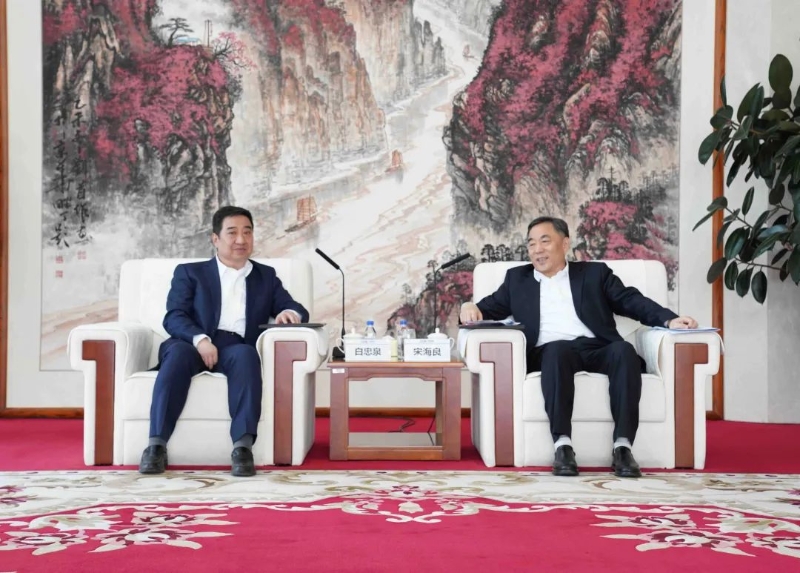 中國能建黨委書記、董事長宋海良與中國電氣裝備黨委書記、董事長白忠泉會談