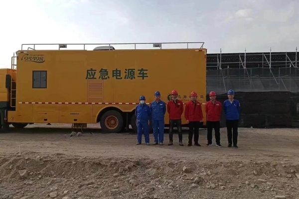 烏海市千里山供電公司：保電路上，我們一直在