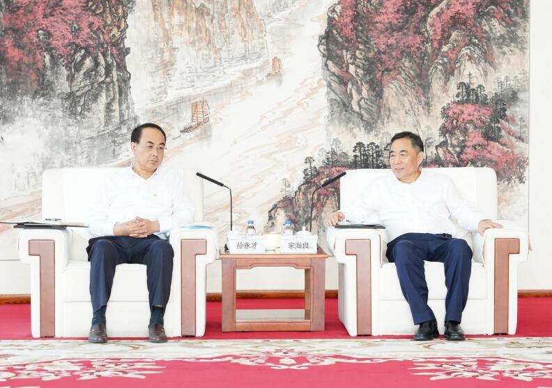 中國能建黨委書記、董事長(zhǎng)宋海良與中國中車黨委書記、董事長(zhǎng)孫永才會(huì)談
