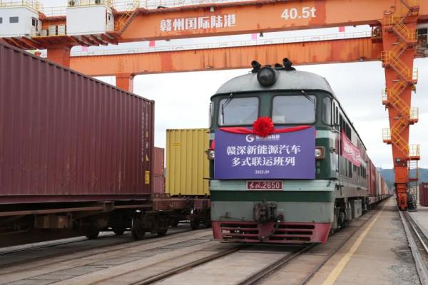 國產(chǎn)新能源汽車，坐火車“出海”!