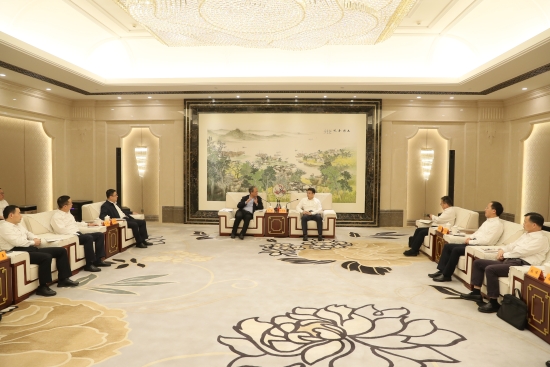 中國電建黨委副書記、總經(jīng)理王斌與江蘇省委常委、蘇州市委書記曹路寶舉行會(huì)談