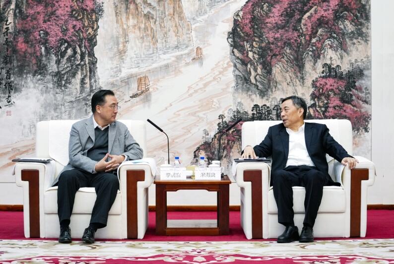 中國(guó)能建黨委書記、董事長(zhǎng)宋海良與華夏銀行黨委書記、董事長(zhǎng)李民吉會(huì)談