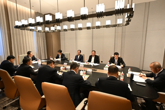丁焰章與近期新任職子企業(yè)黨委書(shū)記、董事長(zhǎng)進(jìn)行集體談話