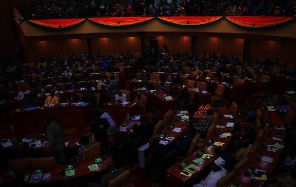 英媒：加納議會欠電費，電力公司拉閘打斷國情咨文