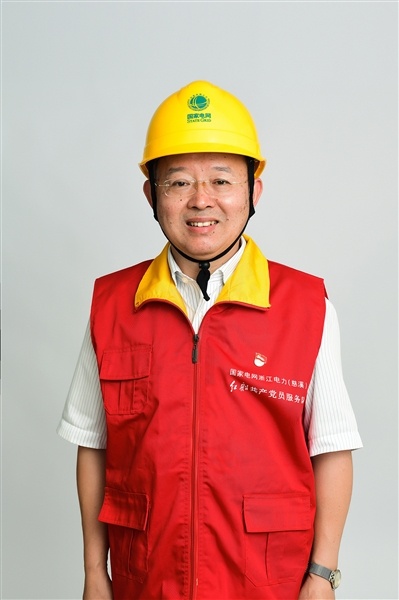 全國人大代表、國網(wǎng)浙江慈溪市供電公司客服中心社區(qū)經(jīng)理錢海軍——讓訴訟服務之光照亮千家萬戶