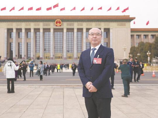 【兩會(huì)好聲音】全國(guó)人大代表，國(guó)網(wǎng)山東公司董事長(zhǎng)、黨委書記 王志偉：推動(dòng)新能源高質(zhì)量發(fā)展 助力美麗中國(guó)建設(shè)