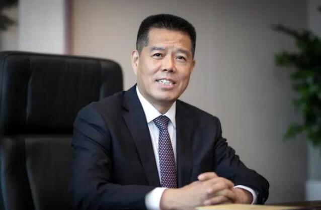 加快推動(dòng)傳統(tǒng)煤炭企業(yè)向新能源企業(yè)轉(zhuǎn)型發(fā)展——訪全國人大代表，山東能源集團(tuán)黨委書記、董事長 李偉