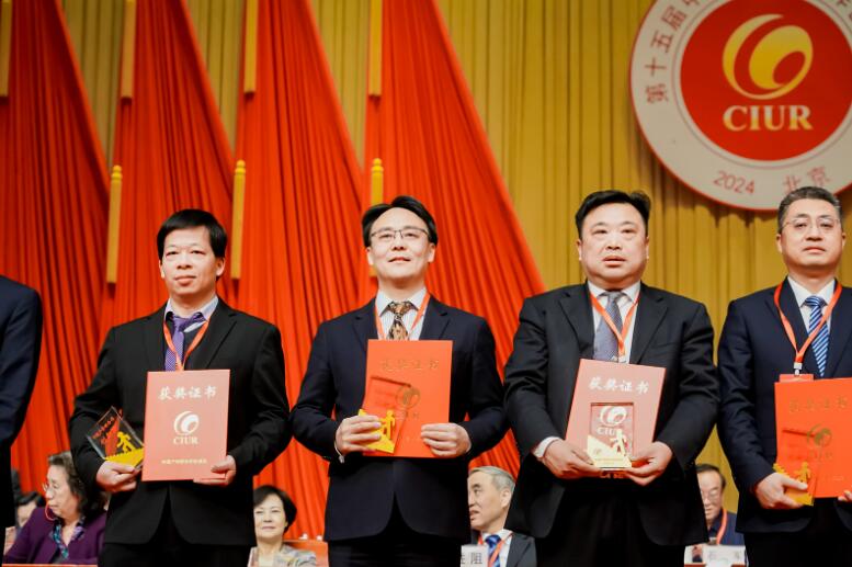 中國(guó)能建綠色建材公司黨委書記、董事長(zhǎng)，綠色先進(jìn)材料研究院院長(zhǎng)蔣洋榮獲“2023年中國(guó)產(chǎn)學(xué)研合作創(chuàng)新獎(jiǎng)”