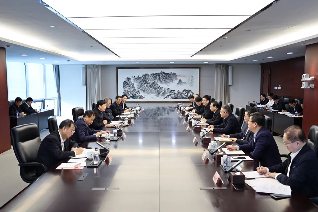 華電集團(tuán)董事長江毅、總經(jīng)理葉向東與國家電網(wǎng)董事長、黨組書記張智剛會(huì)談