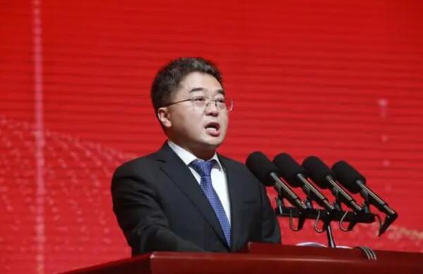 “垃圾大王”嚴圣軍，拿啥完成近千億投資?
