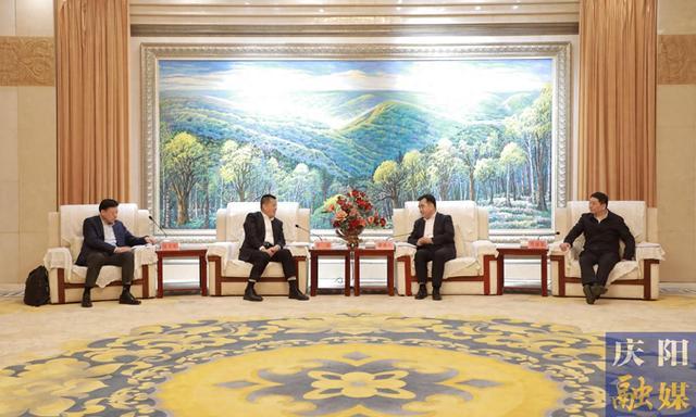 慶陽市委書記黃澤元、市長周繼軍與山東能源集團(tuán)黨委書記、董事長李偉一行座談