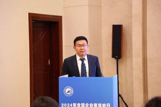 2023年中國(guó)新能源汽車銷量達(dá)950萬(wàn)輛，在新能源汽車領(lǐng)域全球領(lǐng)先