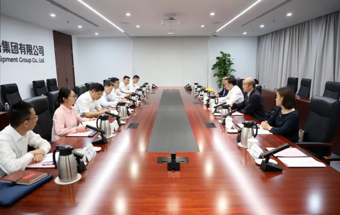 中國電氣裝備黨委副書記、總經(jīng)理周群會見上海市經(jīng)信委副主任湯文侃