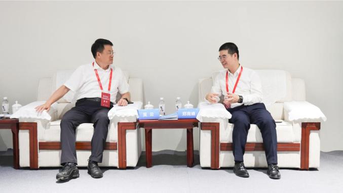 吳云與中國科學院院士、中國氫能聯(lián)盟戰(zhàn)略指導