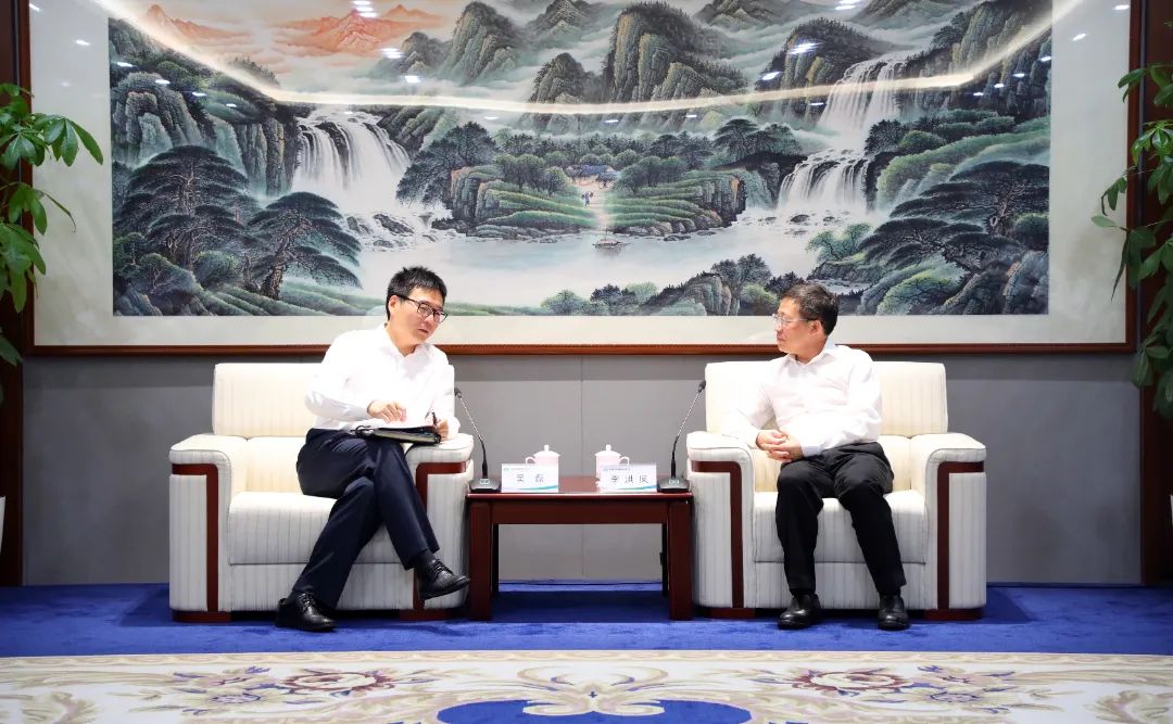 中國電氣裝備黨委書記、董事長李洪鳳會見上海電氣集團黨委書記、董事長吳磊