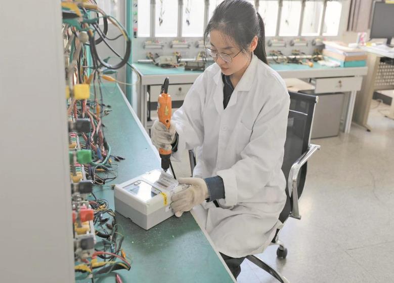 謝超：十年如一日，專和電能表“較真”
