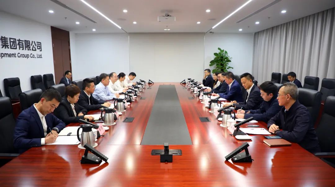 中國電氣裝備黨委書記、董事長李洪鳳會見上海市國資委黨委書記、主任賀青
