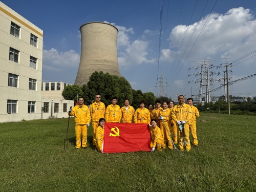 南京化學(xué)工業(yè)園熱電有限公司黨員先鋒在行動，廠外環(huán)境整治展擔(dān)當(dāng)