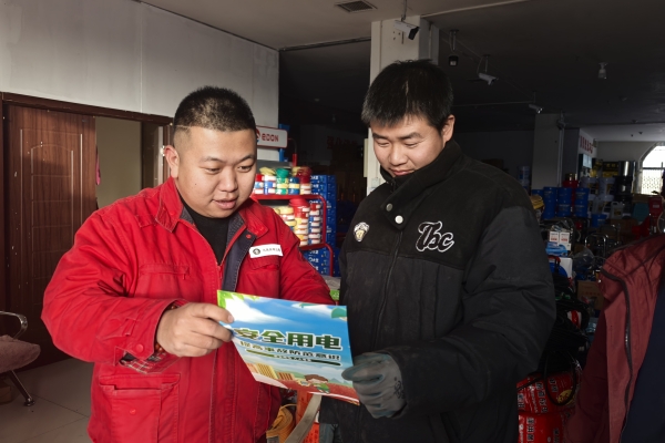 內(nèi)蒙古電力集團烏海千里山供電公司蒙電愛心光明行，用電無憂進社區(qū)