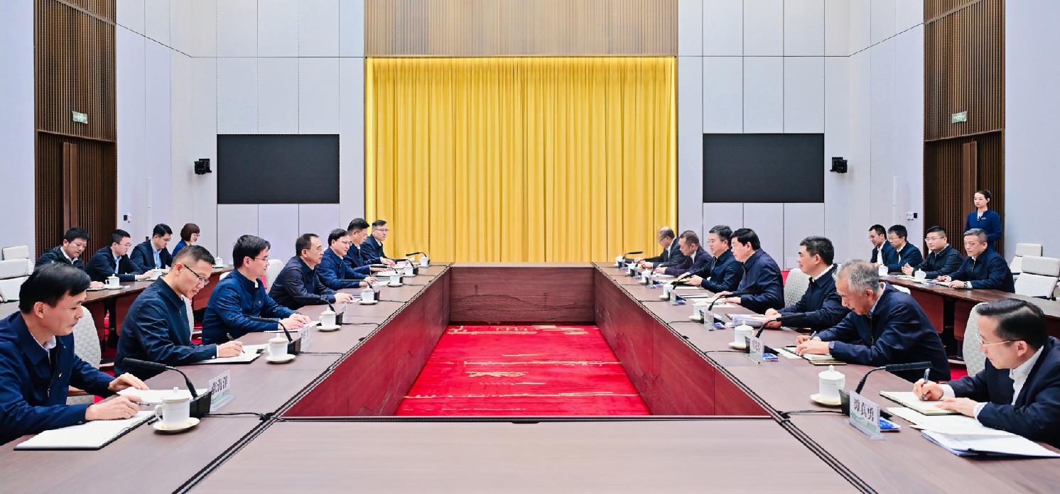 中國大唐集團(tuán)董事長鄒磊、總經(jīng)理張傳江與國家電網(wǎng)董事長張智剛、總經(jīng)理龐驍剛會(huì)談