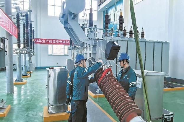 山西晉城供電研制組合器具，變壓器高壓套管吊裝無須登高
