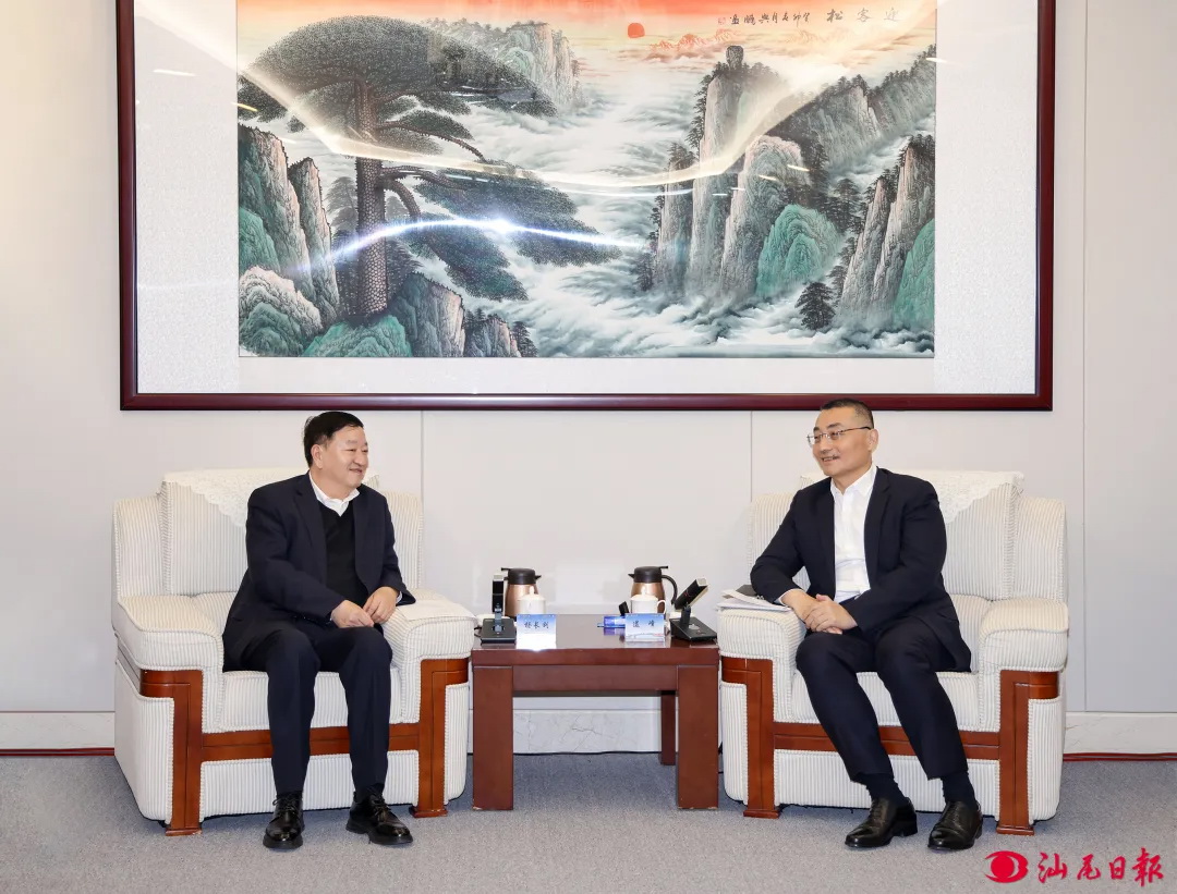 中廣核集團(tuán)黨委書記、董事長楊長利與汕尾市委書記逯峰、市長鄭海濤會(huì)談