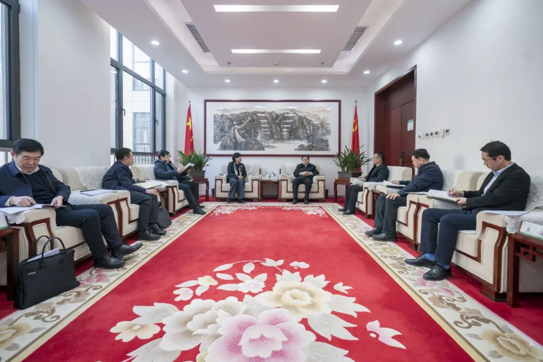 內(nèi)蒙古電力集團(tuán)與包頭市政府、中國二冶集團(tuán)、中國能建華北院和陜西院交流座談